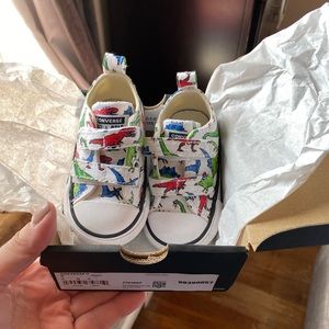 Converse toddler size 3 sneaker